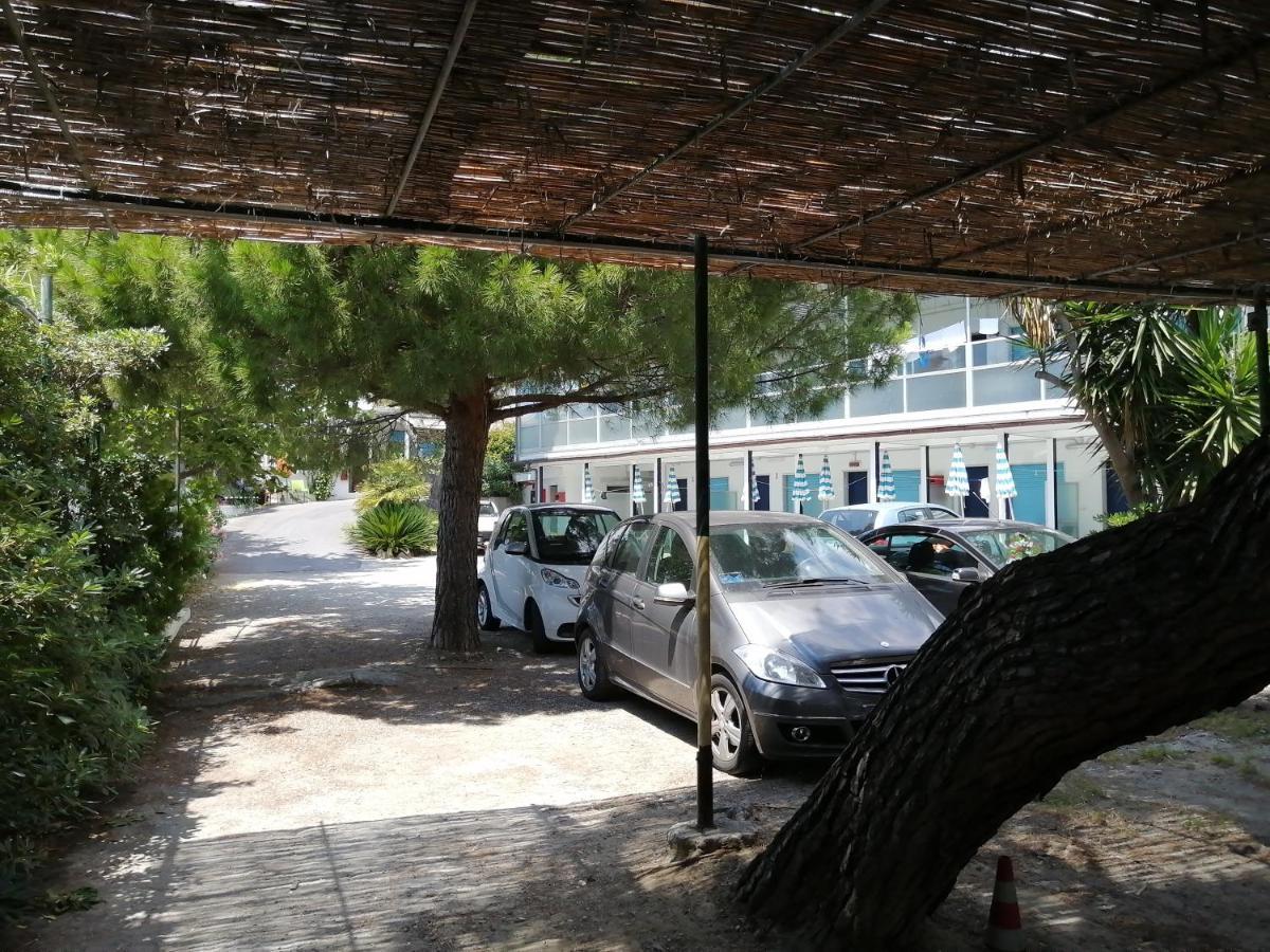 Villaggio Turistico La Vesca 圣雷默 外观 照片